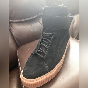 Women’s suede boots